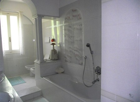 Villa bifamiliare in zona San Giacomo - Servizi