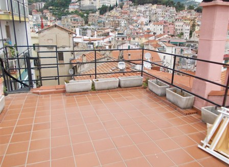 Caratteristico appartamento in via Ciro Menotti - Terrazzo